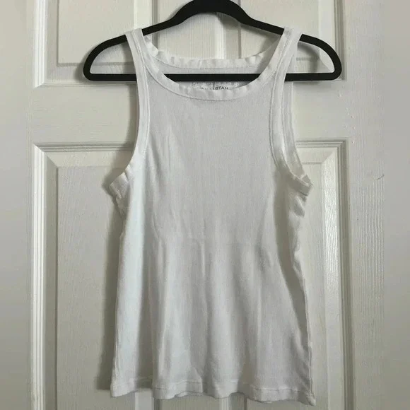 Niki Logan Jennifer Tank - Picture 3 of 7